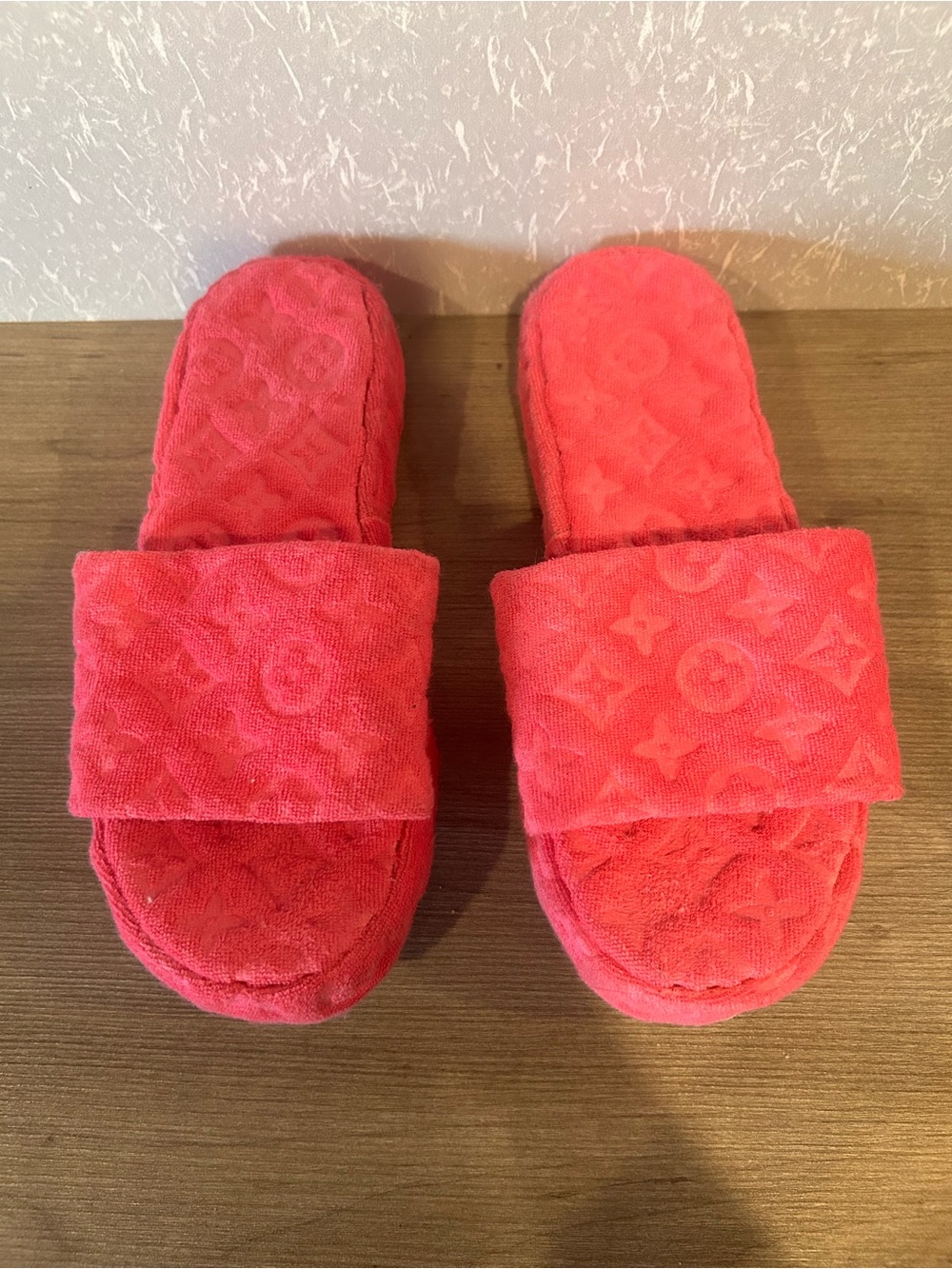 Women's Plush pink terrycloth slide sandles shoes sz 7 monogram